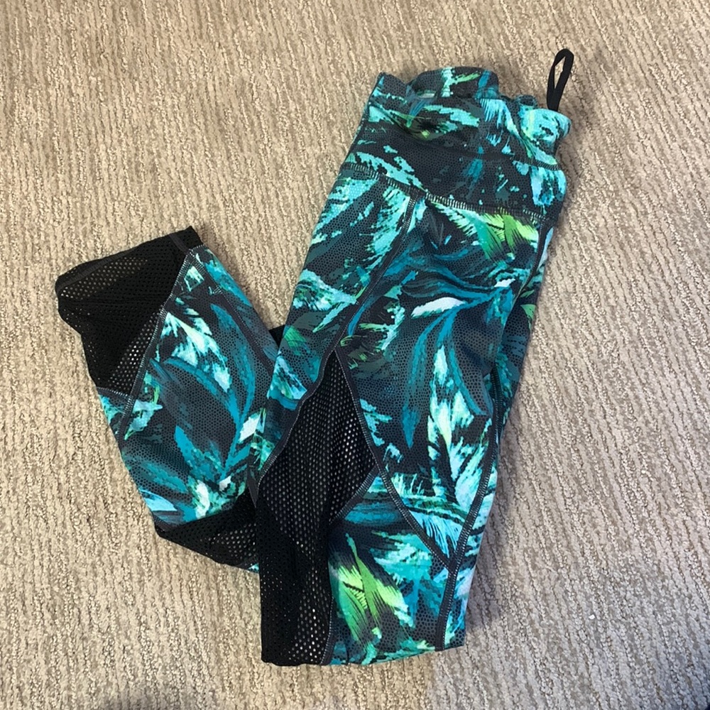 Athleta Napali Mesh Sonar Palm Print Capri Leggings Teal Black Womens